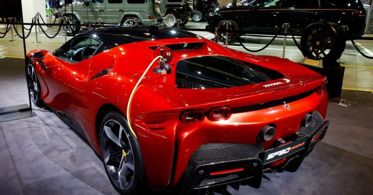 Ferrari to continue building internal combustion engines on its road to EVs
